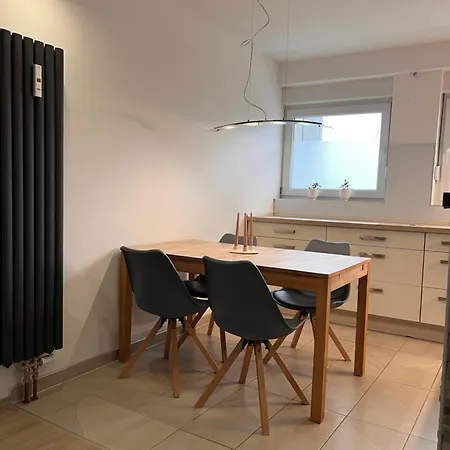 Gemuetliche 3 Mit Balkon Und Fernblick 아파트